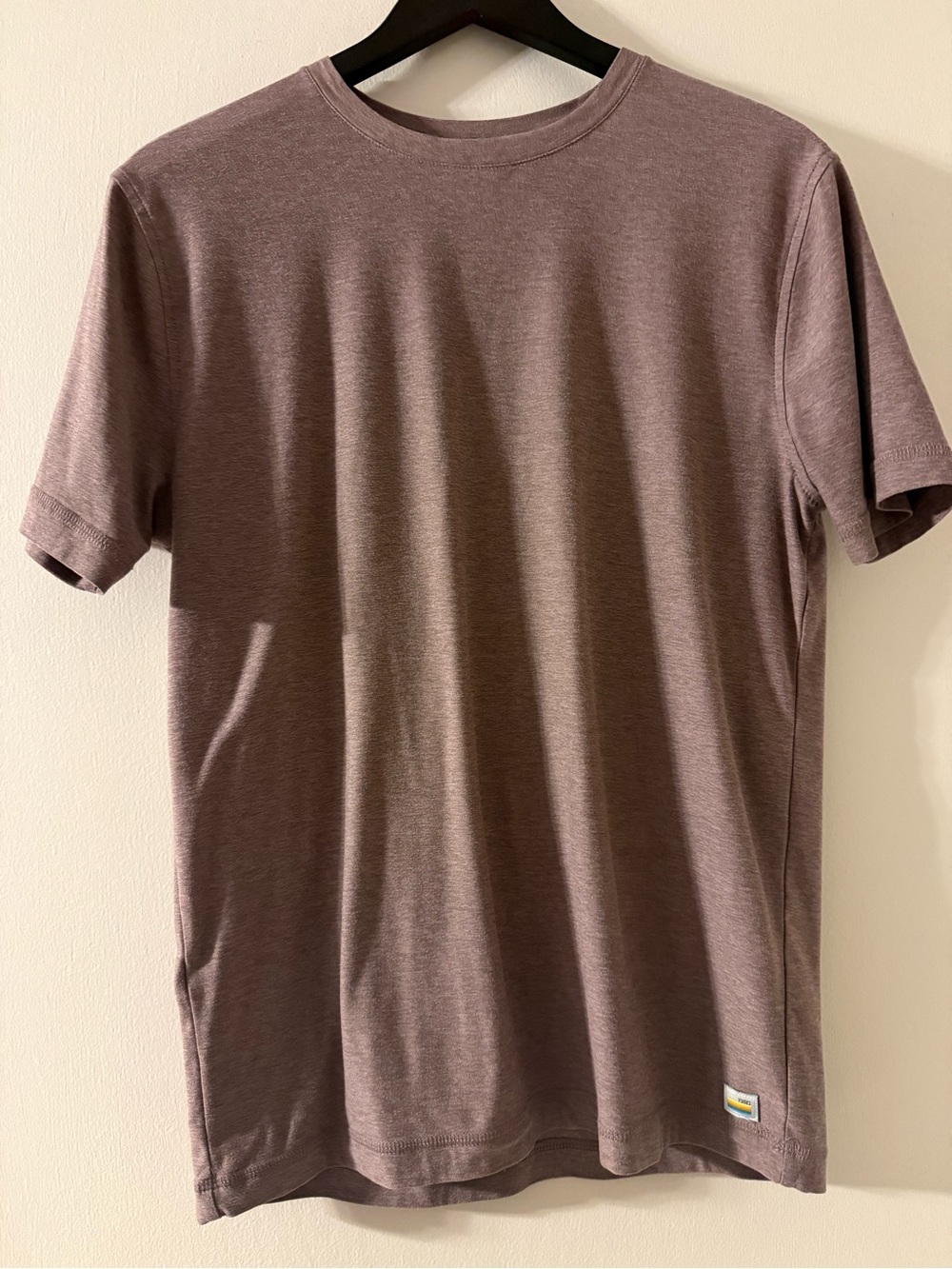 Vuori Strato Tech Tee. Dark Umber Heather. Size Mens XS.